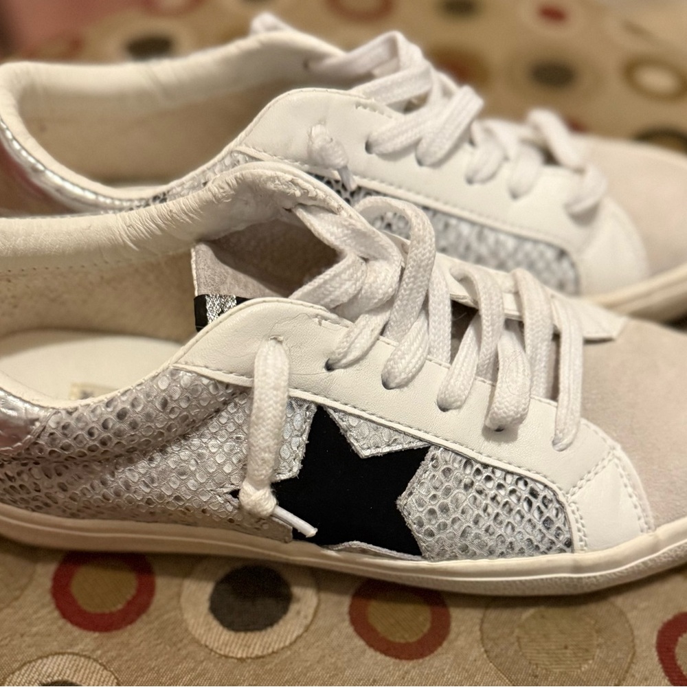 Stylish White and Silver Women's Sneakers - Picture 3 of 8